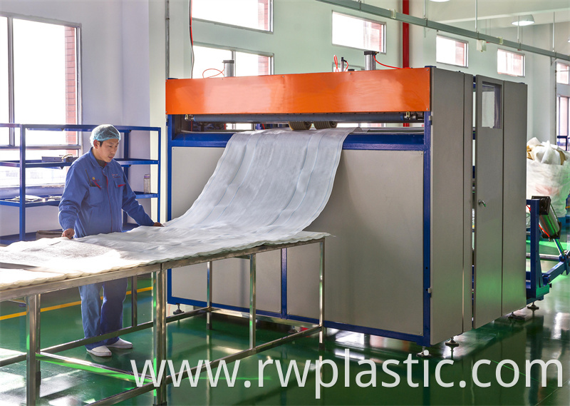 Automatic container bag cutting machine
